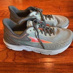 NWOT ALTRA Women's AL0A7R78 Torin 6 Road Running Shoe size 8 Dusty Teal